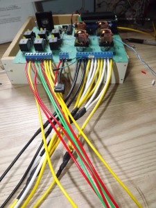 Fios conectados à placa ilhada