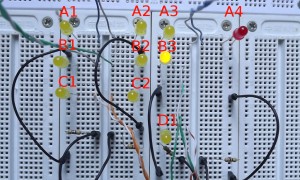 Leds na protoboard correspondendo a cada chave do relógio mecânico