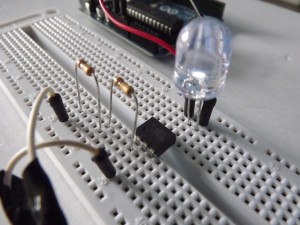 Optoacoplador ligado a 220v e LED ligando por consequencia