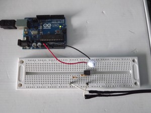 Optoacoplador ligado a 220v e LED ligando por consequencia - visao superior
